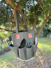 Cargar imagen en el visor de la galería, Bolso para jardinería de tela y cuero, con más de 8 bolsillos