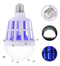 Cargar imagen en el visor de la galería, Bombilla LED Mata insectos 2 en 1 – Luz + Trampa UV sin Químicos
