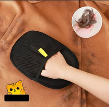 Cargar imagen en el visor de la galería, FurGlove™ — Guante Quita Pelo para Mascotas
